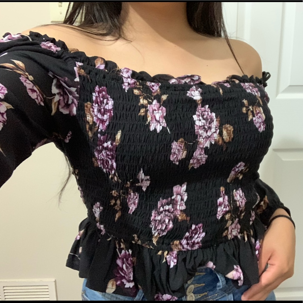 Flowery top - Picture 2 of 2